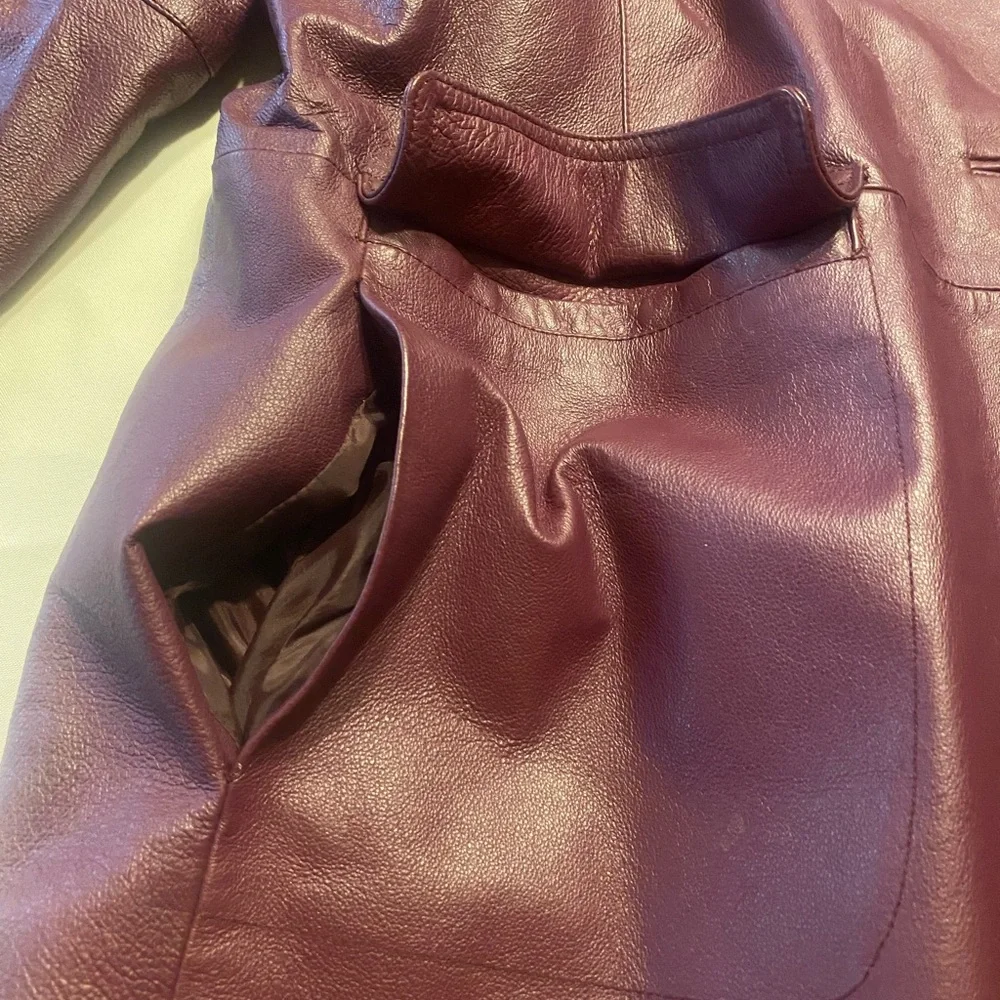 Elegant Women's Leather Jacket in Rich Purple - Picture 3 of 8